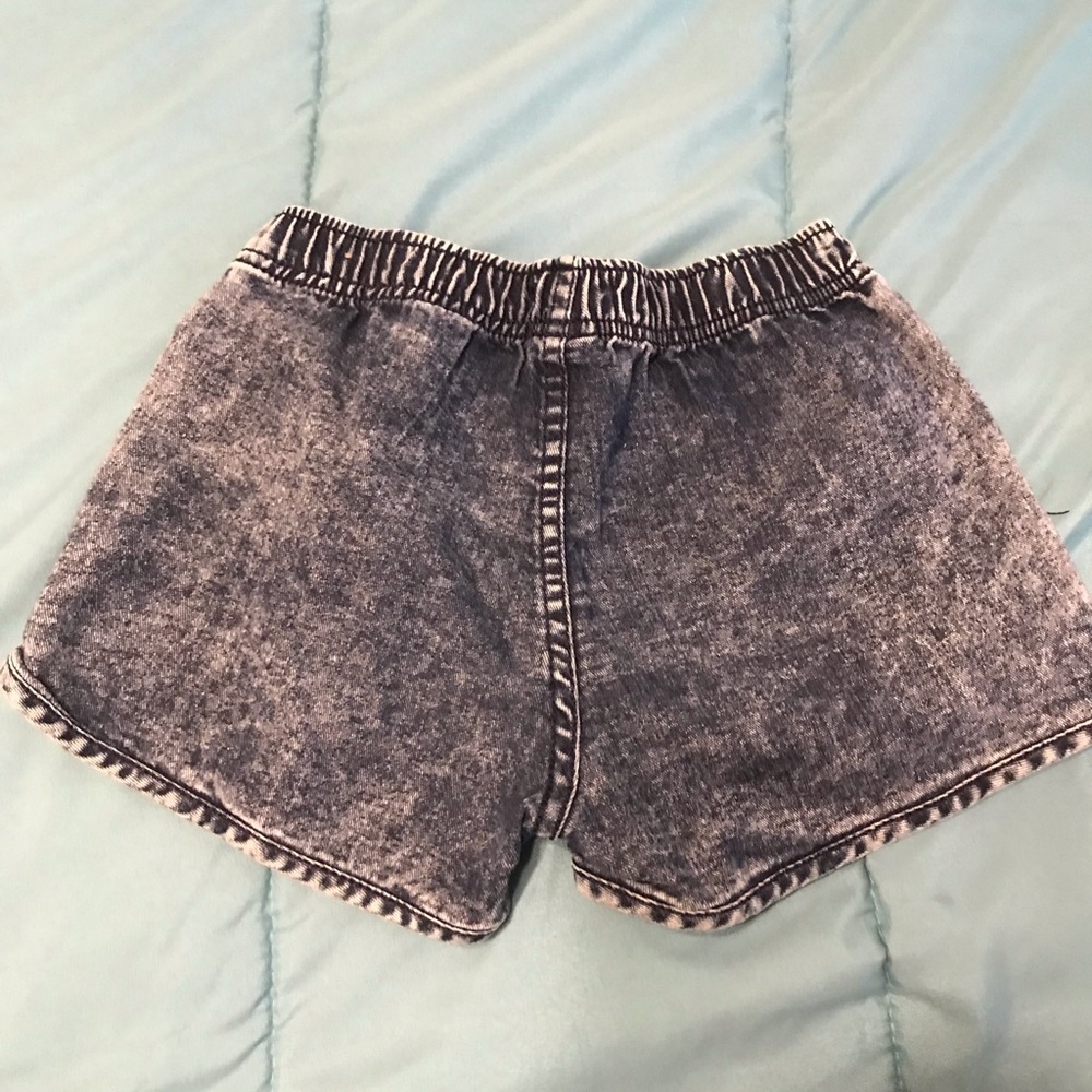 Shorts - Picture 2 of 3